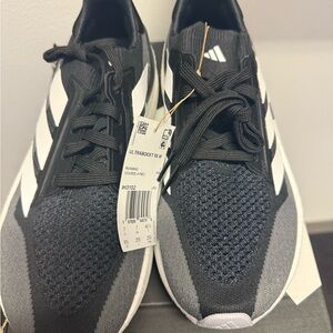 Stylish Athletic Shoes with Translucent Soles